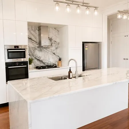 6 Beds Stylish Home In Coorparoo, 10 Mins To Cbd Holiday home