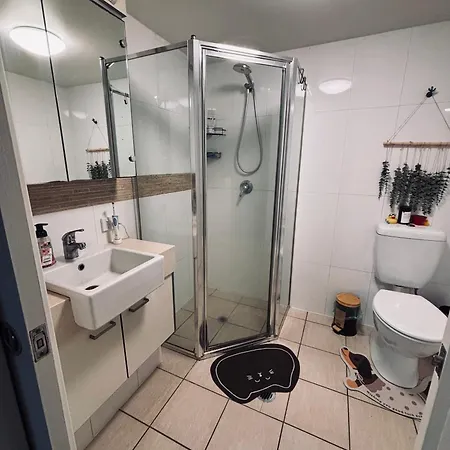 Welcoming Cozy For Female Only Homestay Brisbane