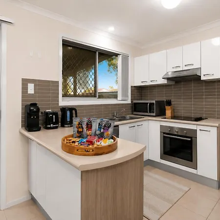2-storey 3br Haven - Sleeps 8 - Free Parking & Gym Holiday home