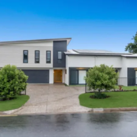Modern With Garden Views In Shared -