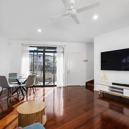 Manly View Townhouse Haven Holiday home Brisbane