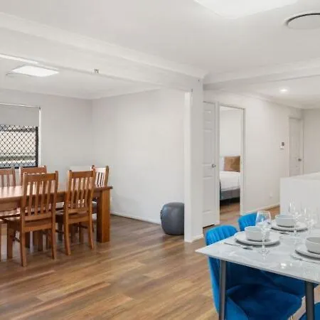 Pet Friendly &amazing Location 4 Bedroom House Brisbane
