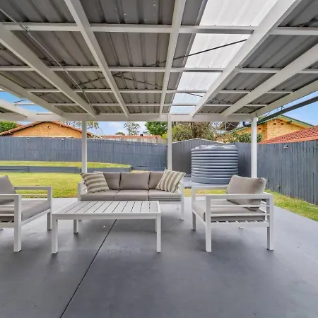Value Family Friendly Near Shops And Dining Holiday home