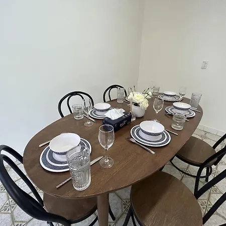 Great Value In Robertson 5 Mins To Shops Holiday home Brisbane