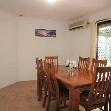 Holiday home 4 Bedroom House In Runcorn