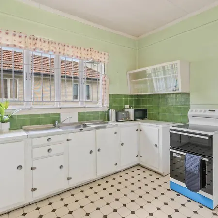 Budget Friendly For 7 Two Minutes Walk To Train Holiday home