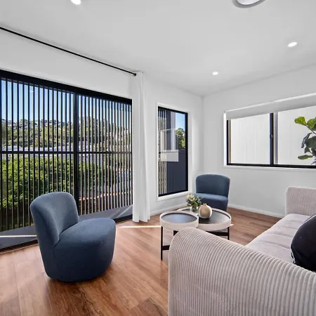 Comfortable 4 Bedroom Family With 3 Bathrooms And Air Conditioning