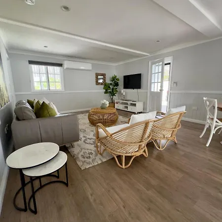 Bay Breeze Manor Grand 5br Queenslander Haven