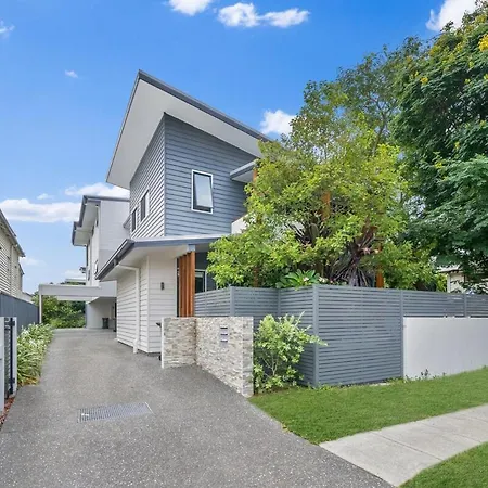 Calm & Cosy Bulimba Townhome Retreat Holiday home *