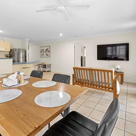 Stunning Wakerley Family * Brisbane