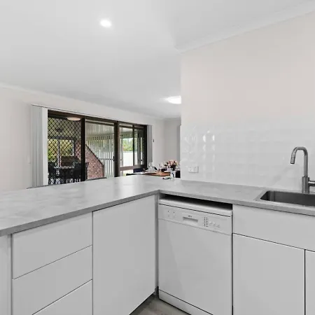 Holiday home Full Ac Renovated And Close To Sunnybank And Shops *