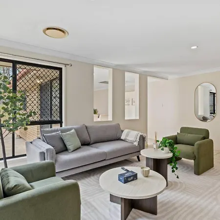 Affordable 4 Bedroom 2 Bathroom Family With Air Conditioning Holiday home