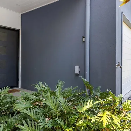 Spacious 3 Bedroom Townhouse In Prime Location! Holiday home