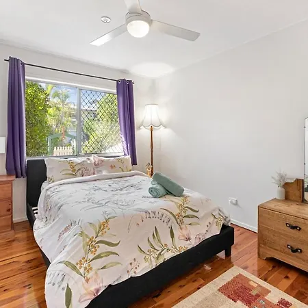 Holiday home Beautiful 2 Bedroom Unit In Prime Location! *