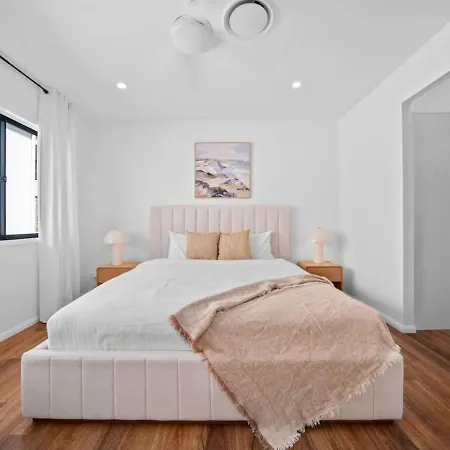 Comfortable 4 Bedroom Family With 3 Bathrooms And Air Conditioning