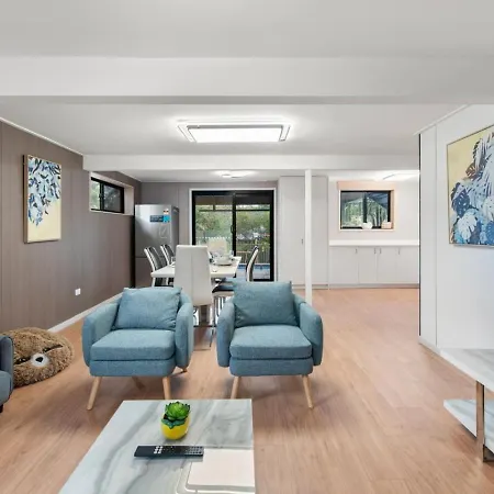 Holiday home Brand New Modern Comfort Study And Gym