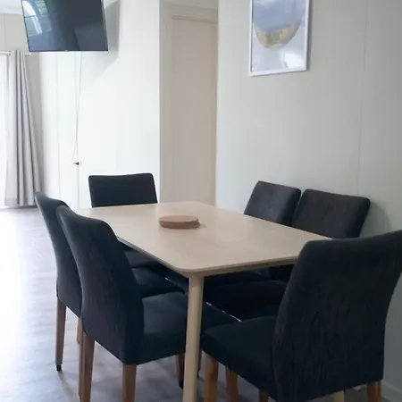 4 Bedroom House In Salisbury Holiday home *
