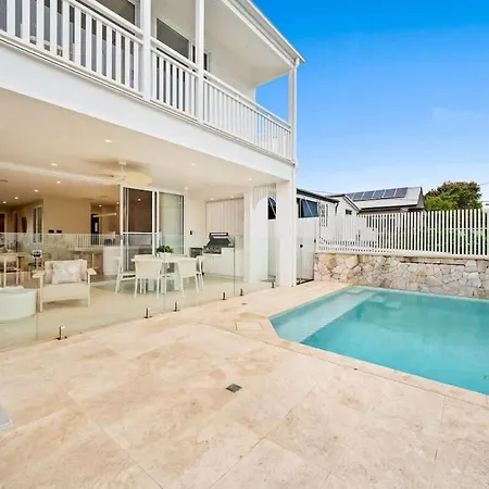 Luxury Grecian With Magnesium Pool And Bbq * Brisbane