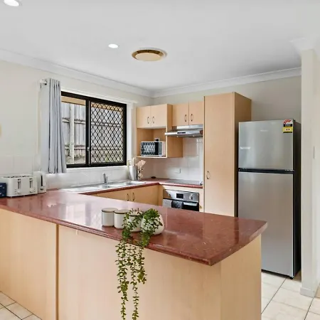 Affordable 4 Bedroom 2 Bathroom Family With Air Conditioning Holiday home