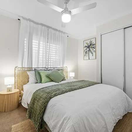 2-storey 3br Haven - Sleeps 8 - Free Parking & Gym Holiday home