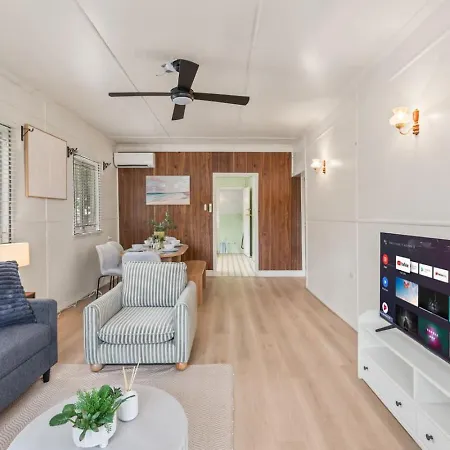 Budget Friendly For 7 Two Minutes Walk To Train Brisbane