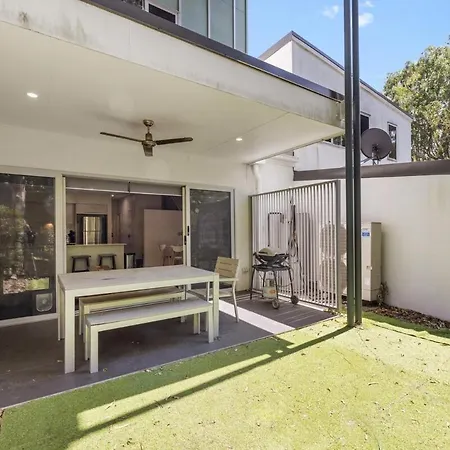 Spacious 3 Bedroom Townhouse In Prime Location! Holiday home *