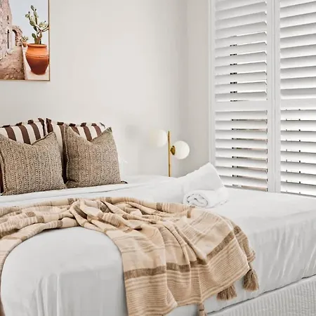 Luxury Grecian With Magnesium Pool And Bbq Brisbane