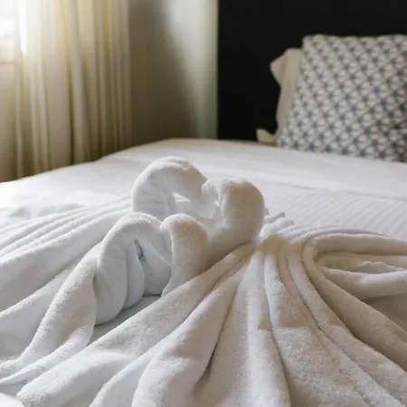 Holiday home Budget Friendly For 7 Two Minutes Walk To Train *