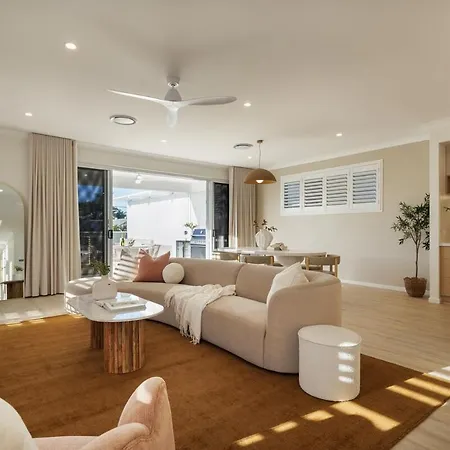 Nordica Luxury Bayside Retreat Wynnum Sleeps 10 Holiday home Brisbane