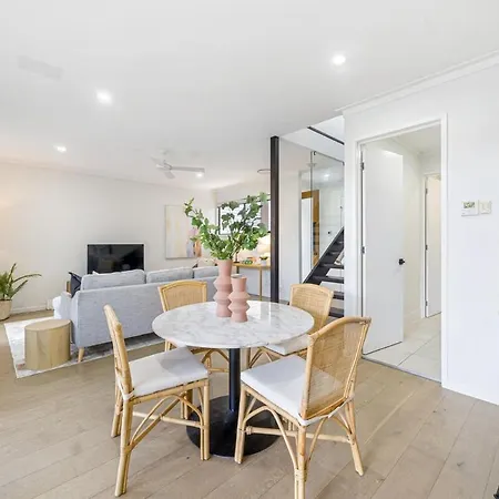Calm & Cosy Bulimba Townhome Retreat Holiday home *
