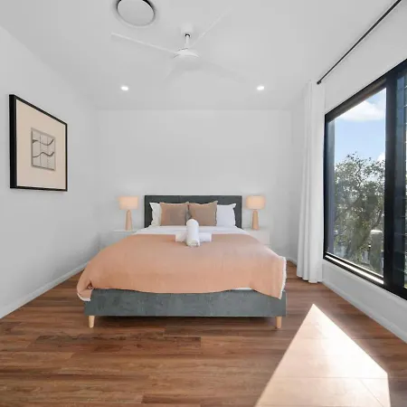 Comfortable 4 Bedroom Family With 3 Bathrooms And Air Conditioning Holiday home *