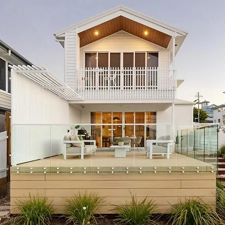 Nordica Luxury Bayside Retreat Wynnum Sleeps 10 Holiday home