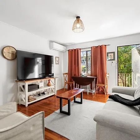 Beautiful 2 Bedroom Unit In Prime Location! Holiday home Brisbane