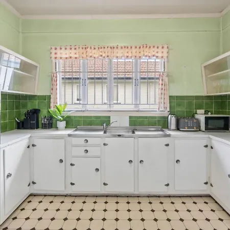 Budget Friendly For 7 Two Minutes Walk To Train * Brisbane