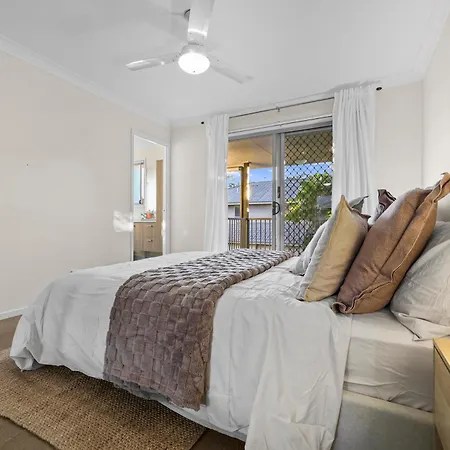 2-storey 3br Haven - Sleeps 8 - Free Parking & Gym * Brisbane
