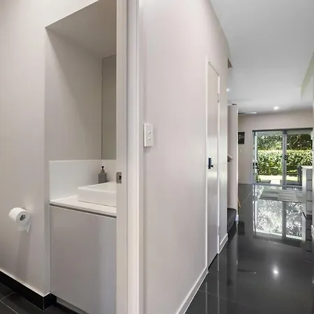 Spacious 3 Bedroom Townhouse In Prime Location!