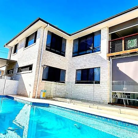 Bayside Mansion Sleeps 14 Pool Sauna Kids Holiday home