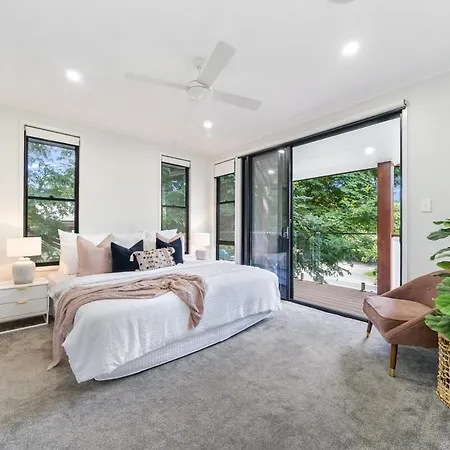 Calm & Cosy Bulimba Townhome Retreat