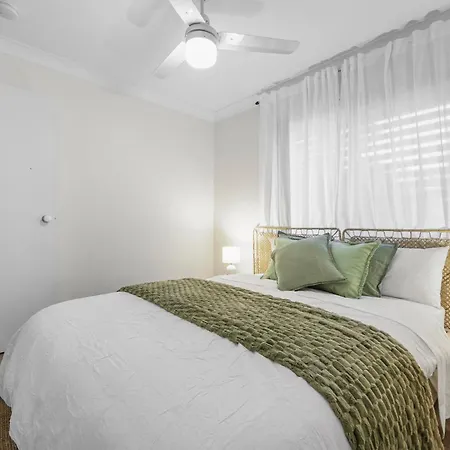 Holiday home 2-storey 3br Haven - Sleeps 8 - Free Parking & Gym Brisbane