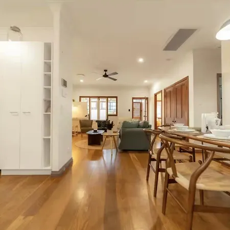 House Of Fairy Wren -charming Queenslander Mins Drive To Cbd And Gabba Stadium! -