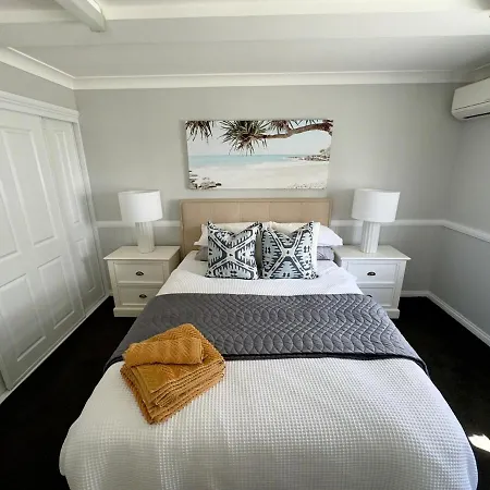 Bay Breeze Manor Grand 5br Queenslander Haven