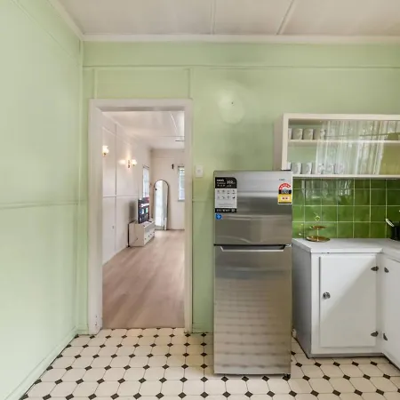 Budget Friendly For 7 Two Minutes Walk To Train Holiday home Brisbane