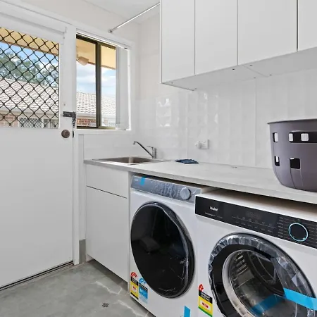 Full Ac Renovated And Close To Sunnybank And Shops Holiday home *