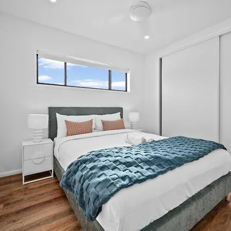 Comfortable 4 Bedroom Family With 3 Bathrooms And Air Conditioning Holiday home *