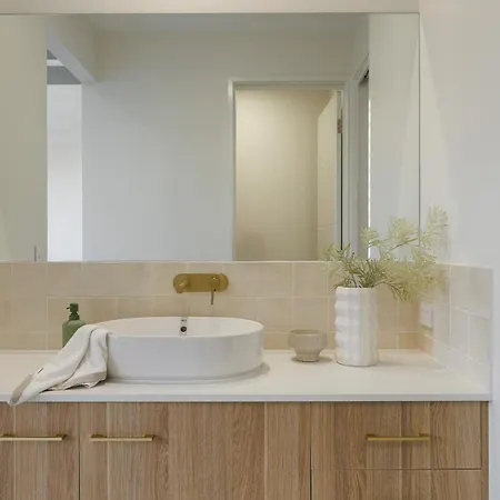 Nordica Luxury Bayside Retreat Wynnum Sleeps 10 Brisbane
