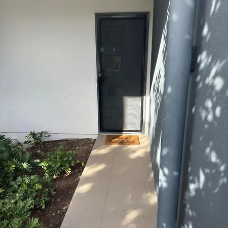 Spacious 3 Bedroom Townhouse In Prime Location! Holiday home *