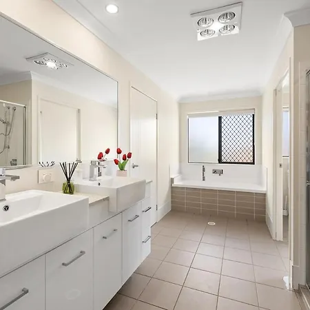 Bayside Mansion Sleeps 14 Pool Sauna Kids Holiday home
