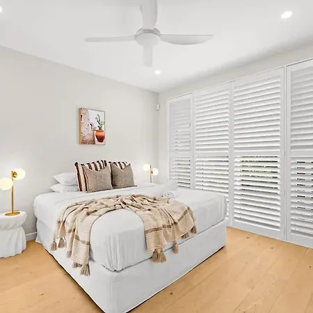 Luxury Grecian With Magnesium Pool And Bbq Brisbane