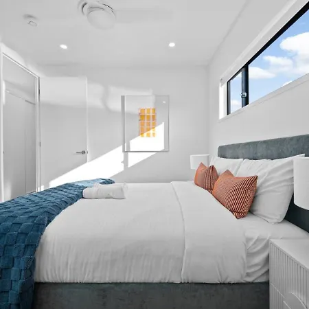 Comfortable 4 Bedroom Family With 3 Bathrooms And Air Conditioning Holiday home *