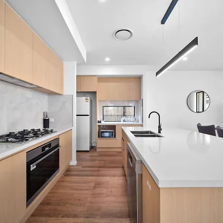 Comfortable 4 Bedroom Family With 3 Bathrooms And Air Conditioning